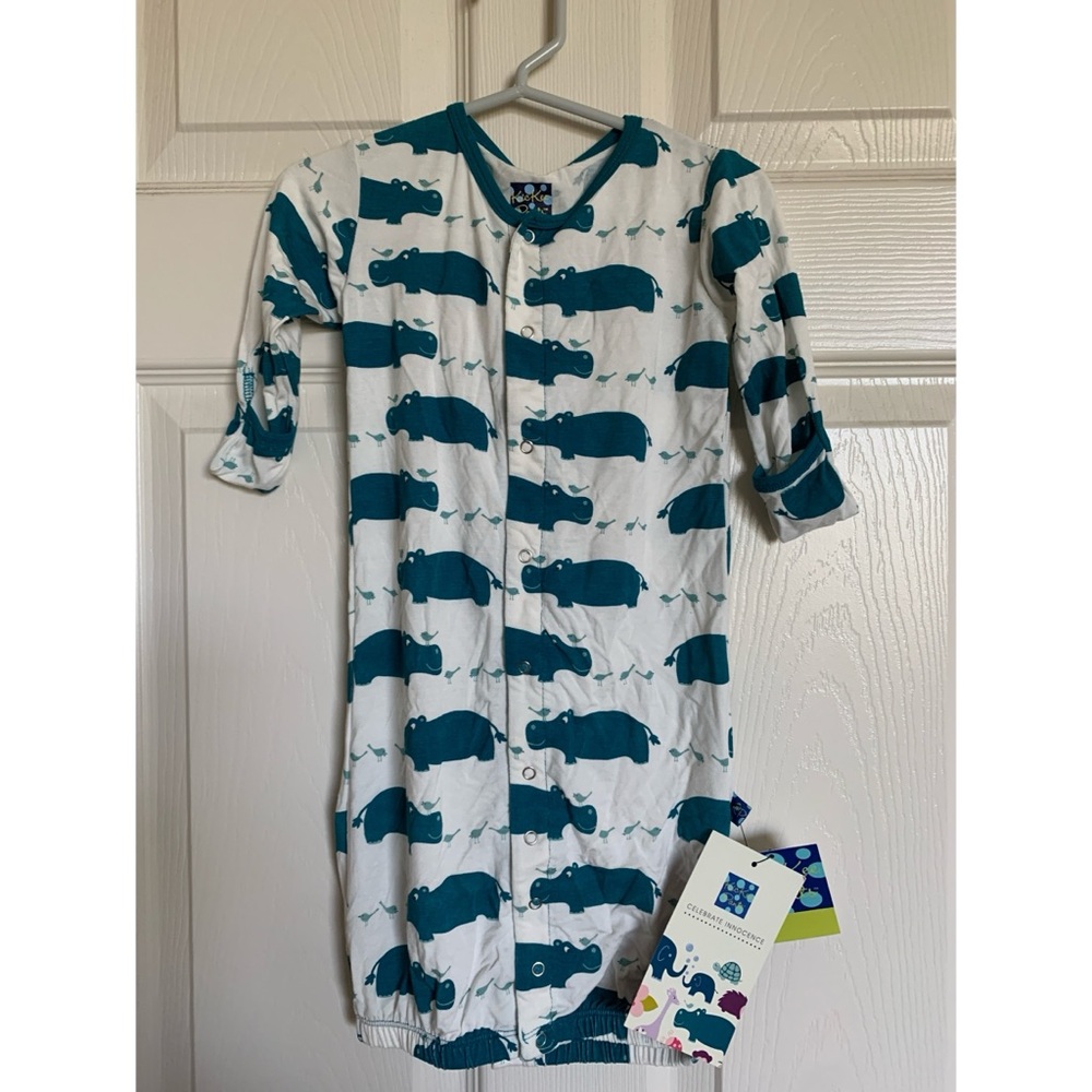 NWT KicKee Pants Layette Gown With Knot Hat Set 6-12 Months